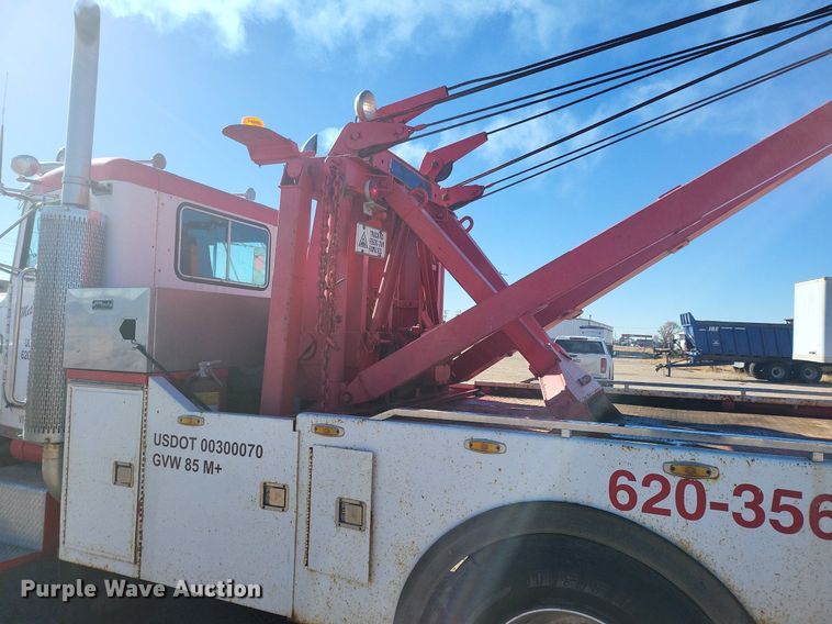 image for item IU9896 1976 Peterbilt 359  tow truck