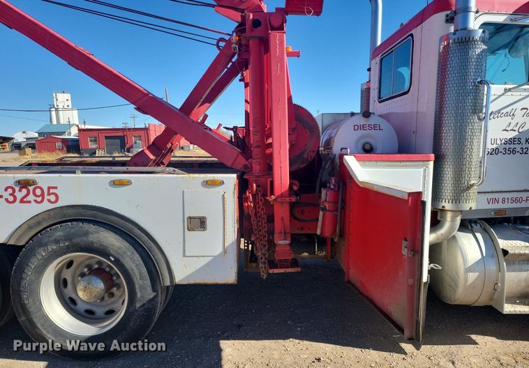 image for item IU9896 1976 Peterbilt 359  tow truck