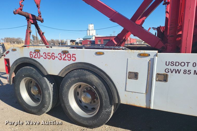 image for item IU9896 1976 Peterbilt 359  tow truck