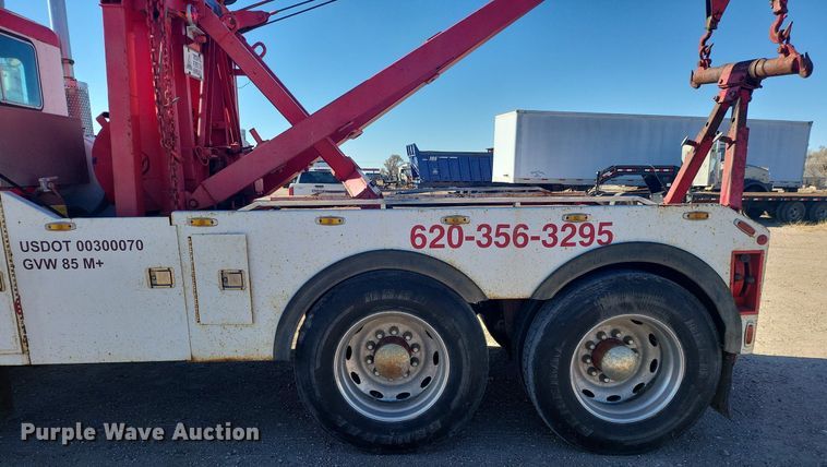 image for item IU9896 1976 Peterbilt 359  tow truck