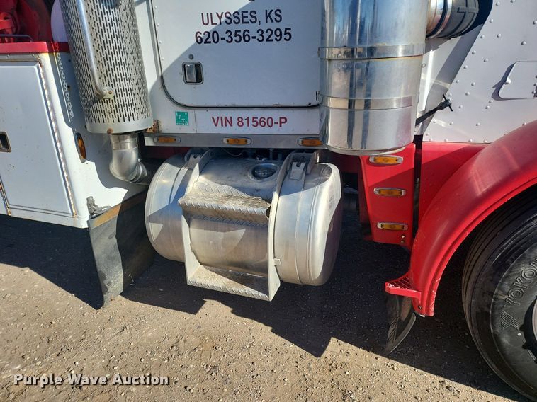 image for item IU9896 1976 Peterbilt 359  tow truck