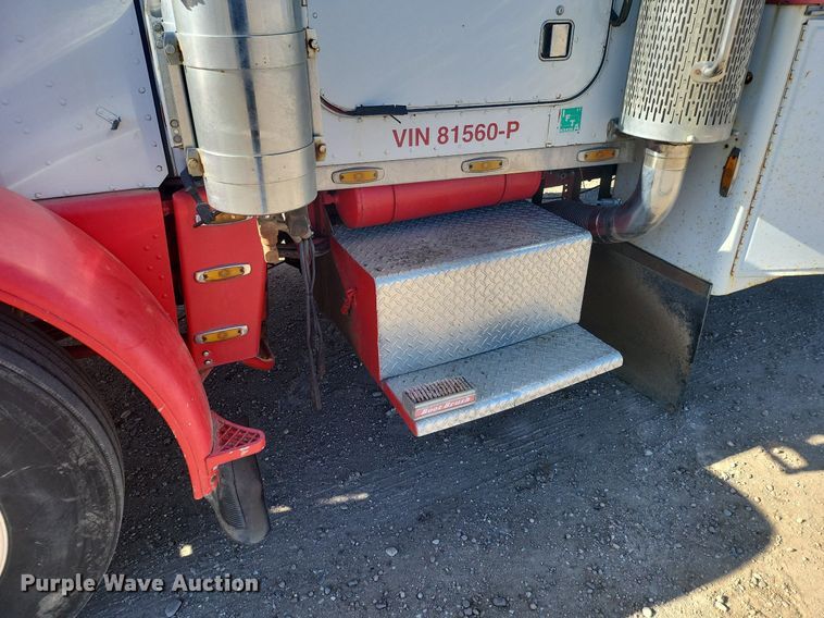 image for item IU9896 1976 Peterbilt 359  tow truck