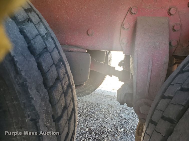 image for item IU9896 1976 Peterbilt 359  tow truck