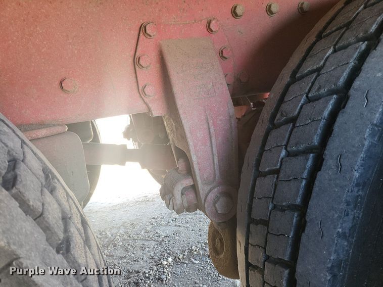 image for item IU9896 1976 Peterbilt 359  tow truck