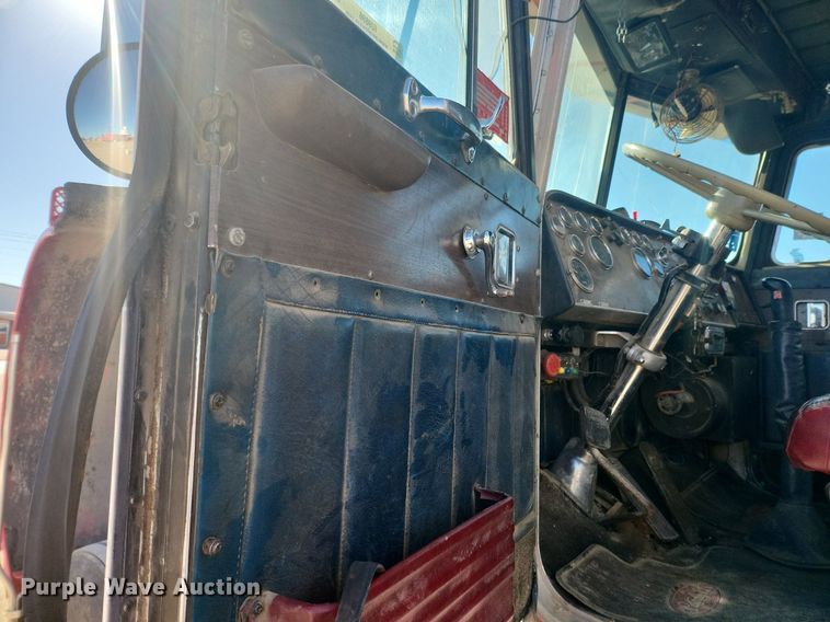 image for item IU9896 1976 Peterbilt 359  tow truck