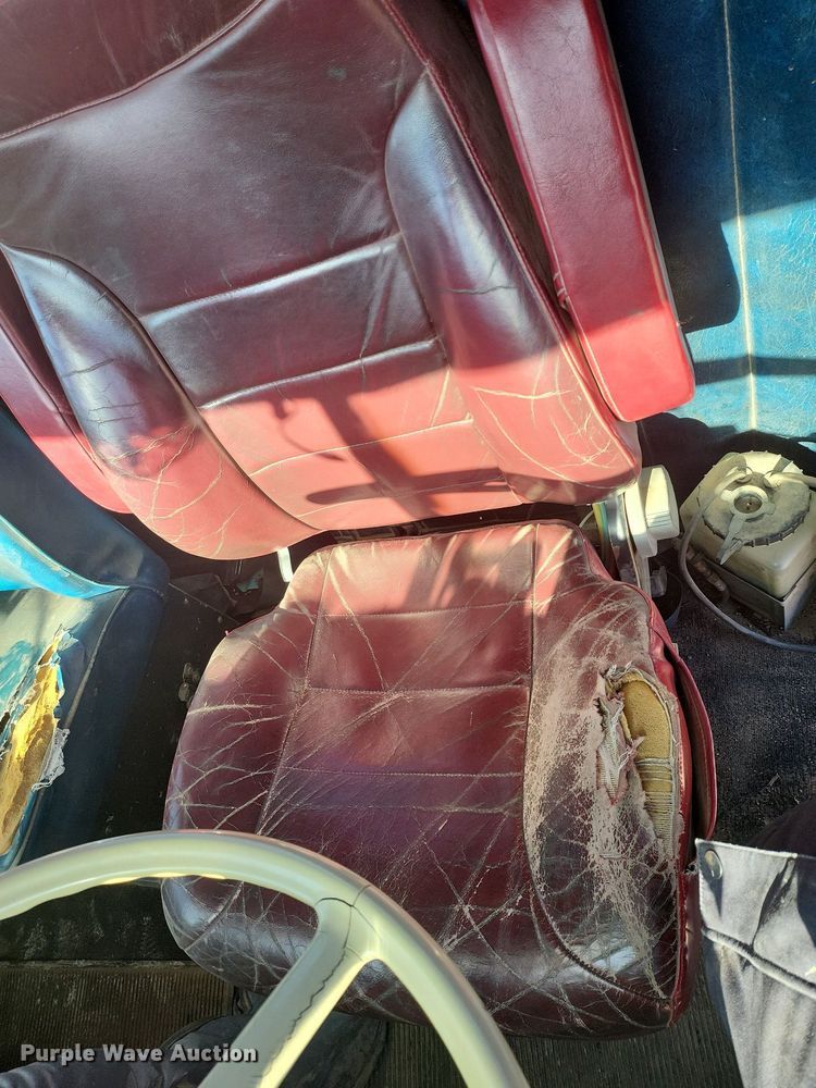 image for item IU9896 1976 Peterbilt 359  tow truck