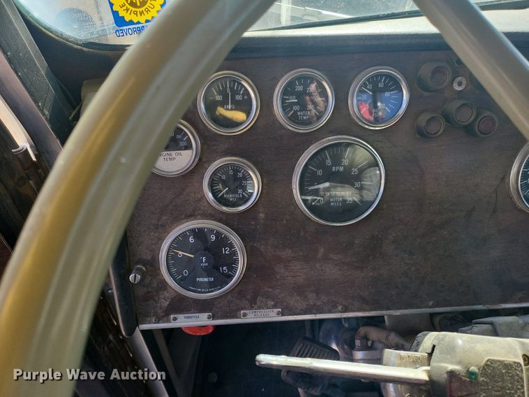 image for item IU9896 1976 Peterbilt 359  tow truck