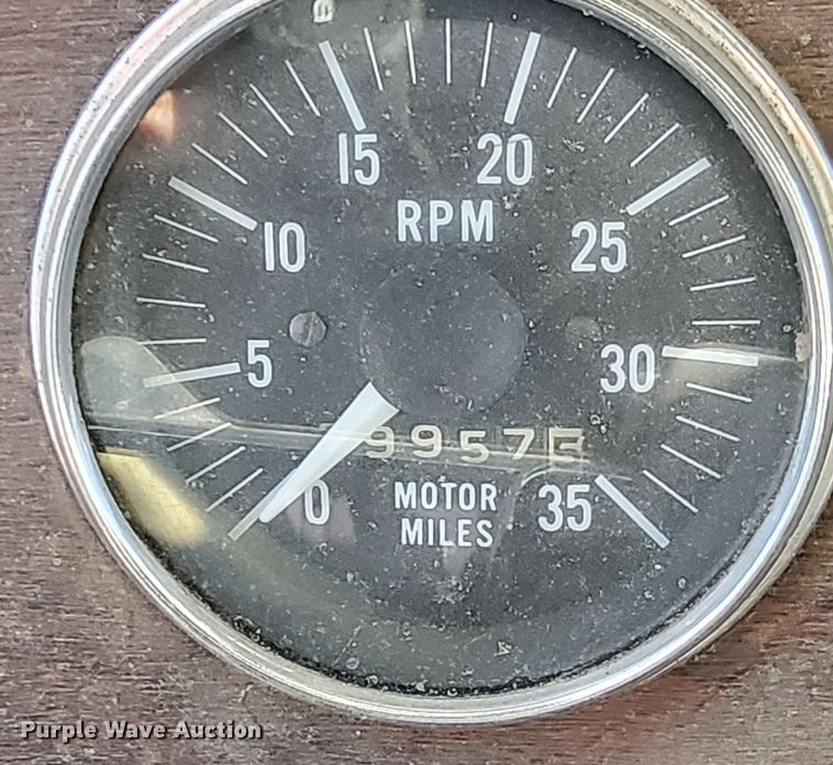 image for item IU9896 1976 Peterbilt 359  tow truck