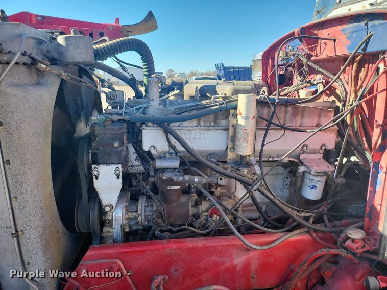 image for item IU9896 1976 Peterbilt 359  tow truck