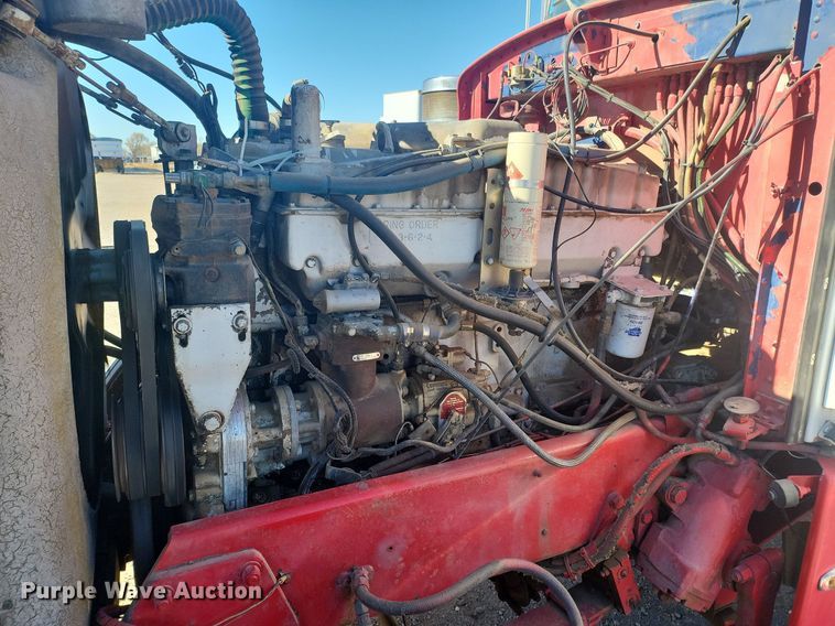 image for item IU9896 1976 Peterbilt 359  tow truck