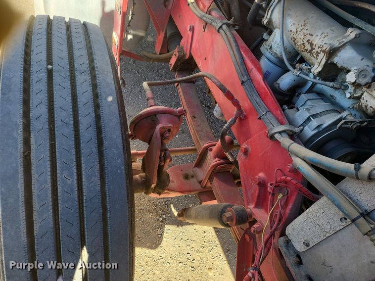 image for item IU9896 1976 Peterbilt 359  tow truck