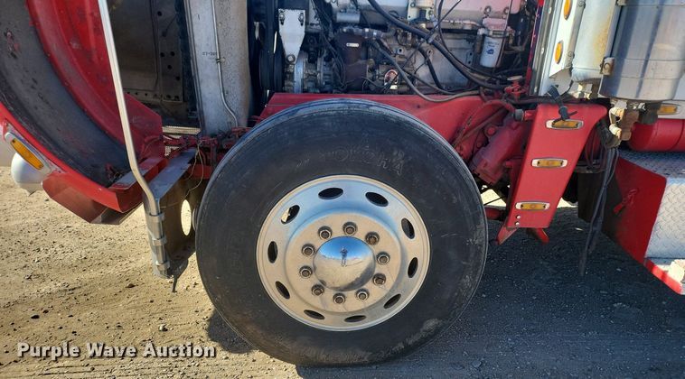 image for item IU9896 1976 Peterbilt 359  tow truck