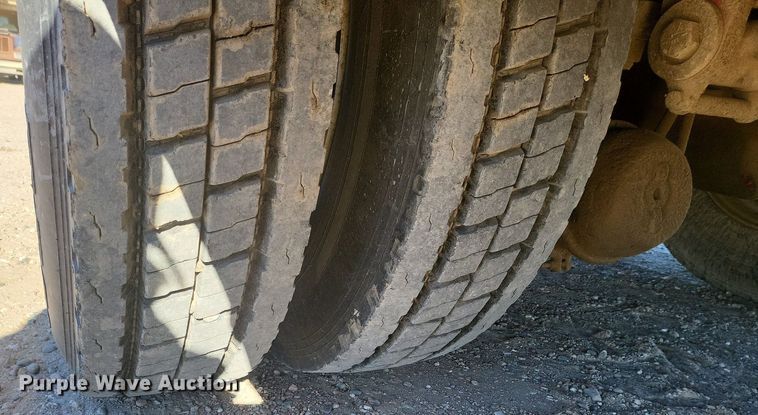 image for item IU9896 1976 Peterbilt 359  tow truck