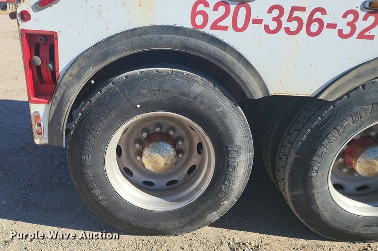 image for item IU9896 1976 Peterbilt 359  tow truck