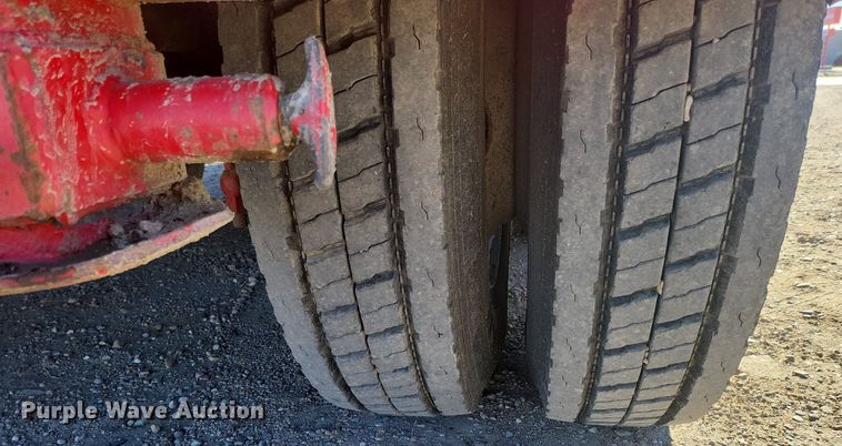 image for item IU9896 1976 Peterbilt 359  tow truck