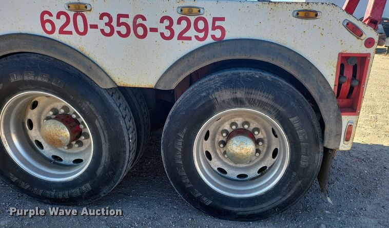 image for item IU9896 1976 Peterbilt 359  tow truck