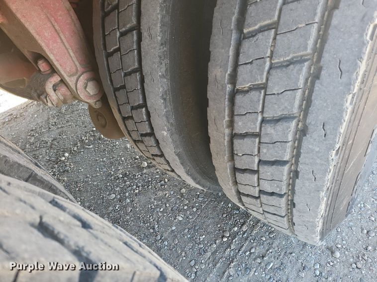 image for item IU9896 1976 Peterbilt 359  tow truck