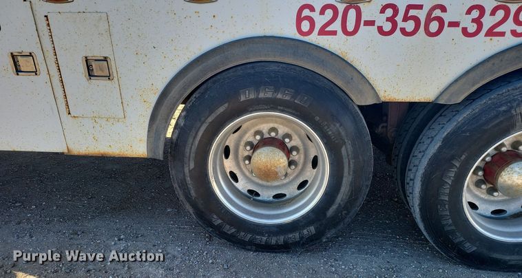image for item IU9896 1976 Peterbilt 359  tow truck