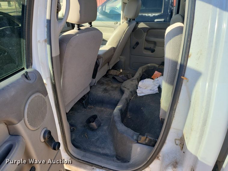 image for item IU9906 2004 Dodge Ram 1500  Quad Cab pickup truck