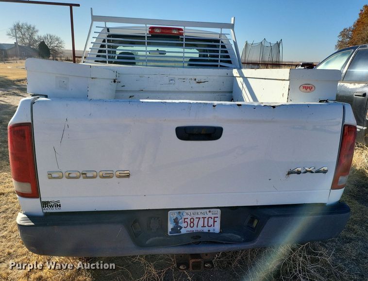 image for item IU9906 2004 Dodge Ram 1500  Quad Cab pickup truck