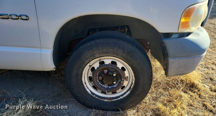 image for item IU9906 2004 Dodge Ram 1500  Quad Cab pickup truck