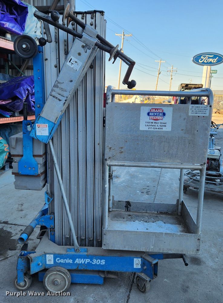 image for item JB9675 2005 Genie AWP-30S  vertical lift