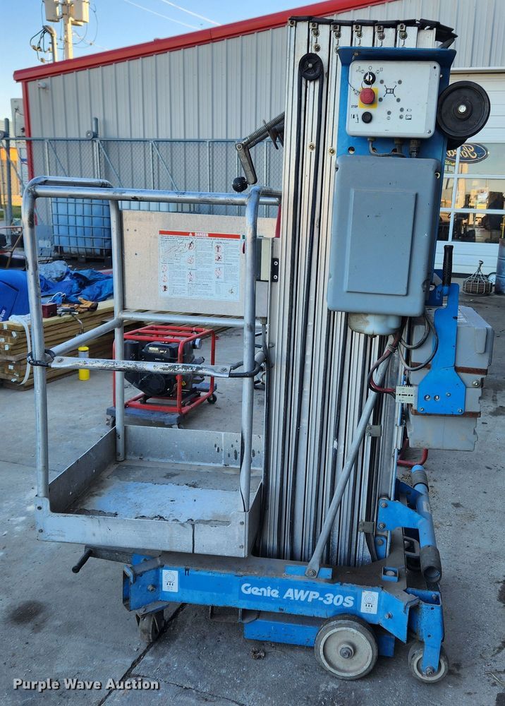 image for item JB9675 2005 Genie AWP-30S  vertical lift