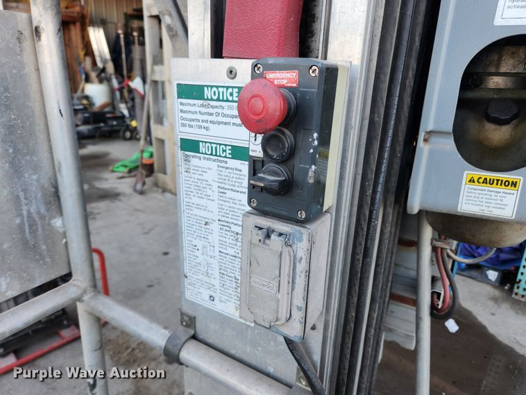 image for item JB9675 2005 Genie AWP-30S  vertical lift