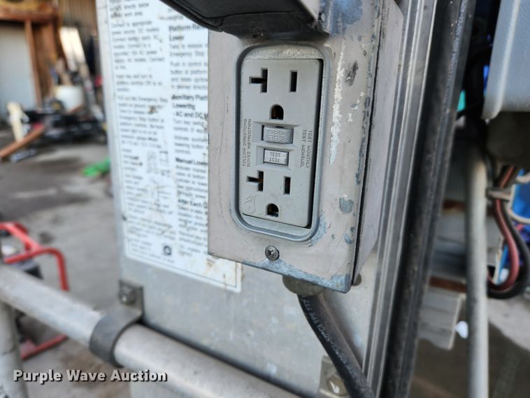 image for item JB9675 2005 Genie AWP-30S  vertical lift