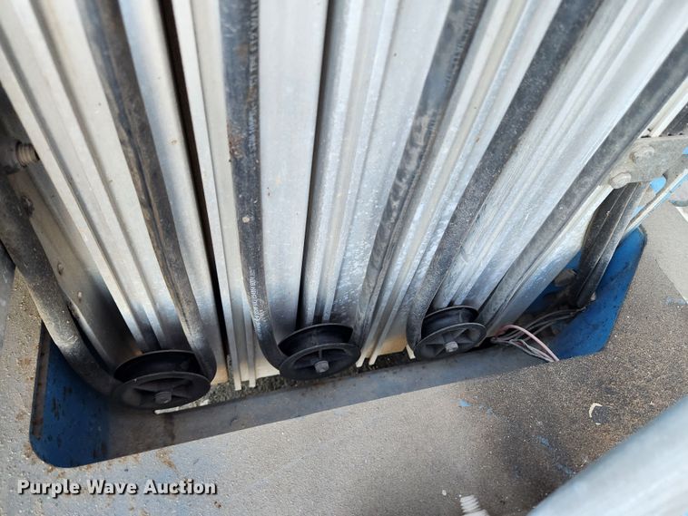 image for item JB9675 2005 Genie AWP-30S  vertical lift