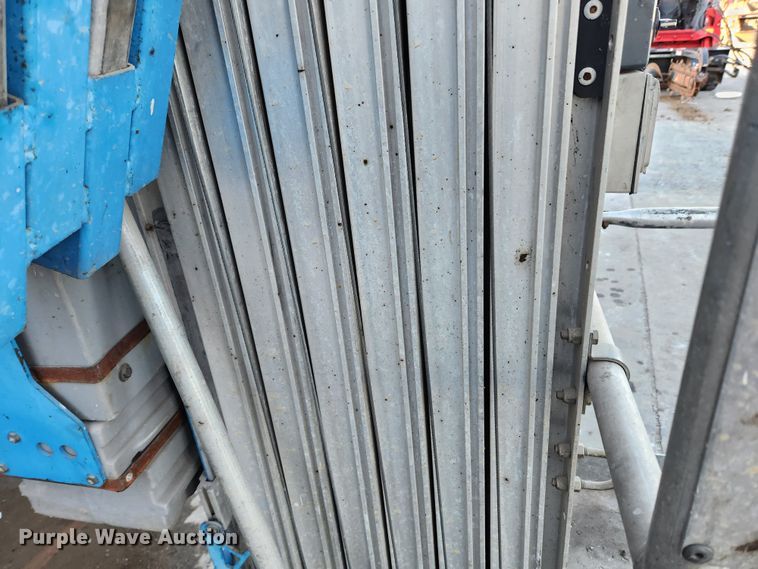 image for item JB9675 2005 Genie AWP-30S  vertical lift