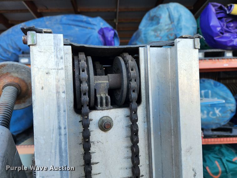 image for item JB9675 2005 Genie AWP-30S  vertical lift