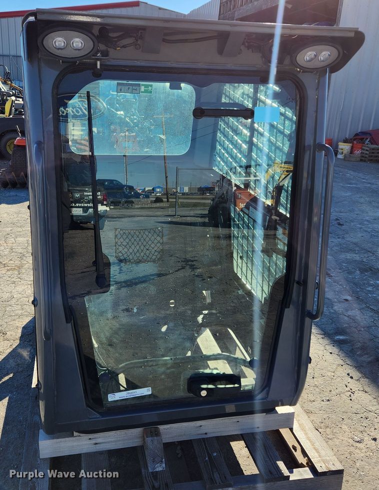 image for item JB9685 Takeuchi TL8R2  skid steer cab