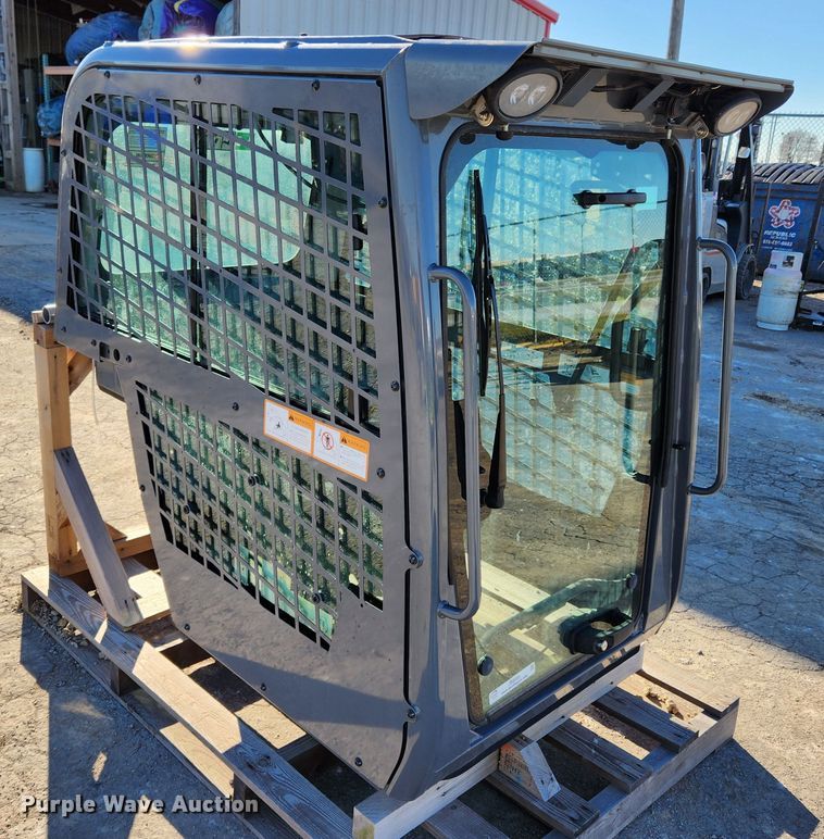 image for item JB9685 Takeuchi TL8R2  skid steer cab