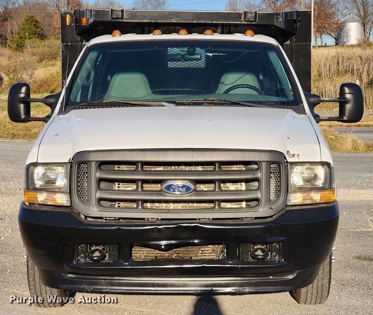 image for item JB9707 2002 Ford F350 Super Duty  Crew Cab flatbed pickup truck