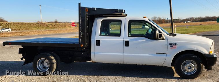 image for item JB9707 2002 Ford F350 Super Duty  Crew Cab flatbed pickup truck