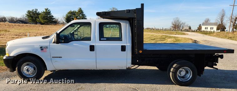 image for item JB9707 2002 Ford F350 Super Duty  Crew Cab flatbed pickup truck