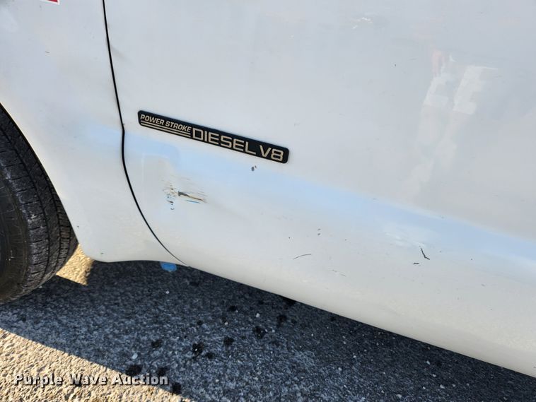 image for item JB9707 2002 Ford F350 Super Duty  Crew Cab flatbed pickup truck