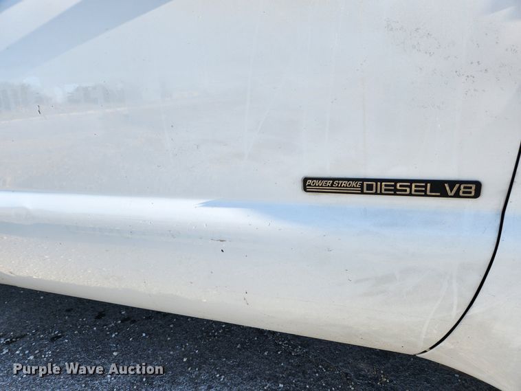 image for item JB9707 2002 Ford F350 Super Duty  Crew Cab flatbed pickup truck