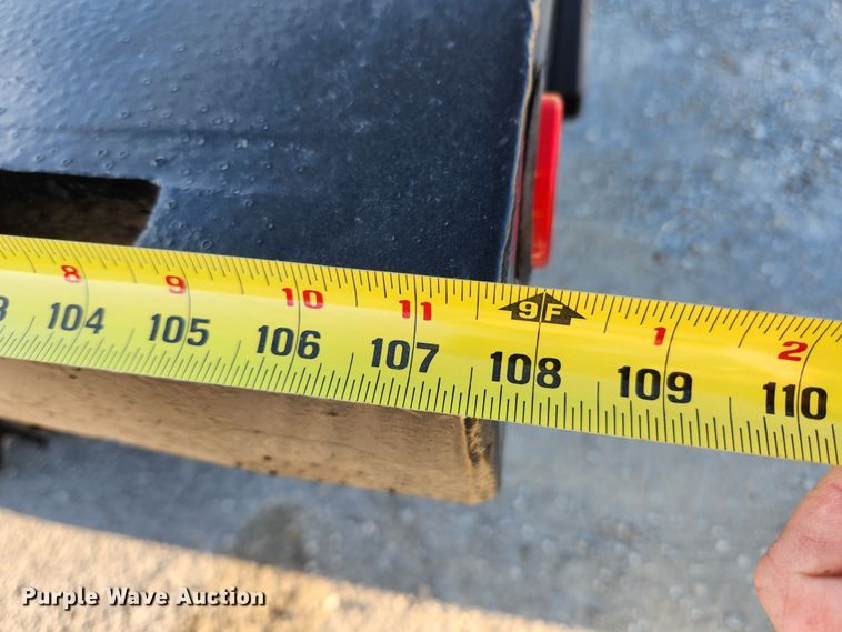 image for item JB9707 2002 Ford F350 Super Duty  Crew Cab flatbed pickup truck