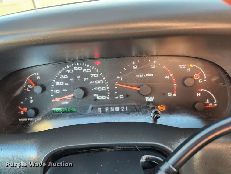 image for item JB9707 2002 Ford F350 Super Duty  Crew Cab flatbed pickup truck