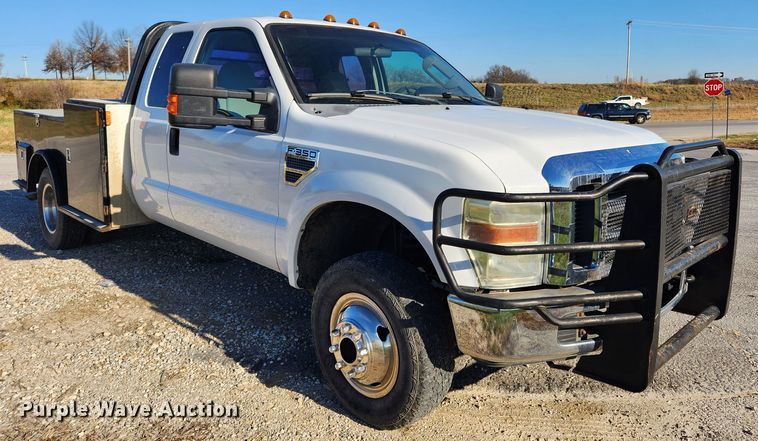 image for item JB9712 2008 Ford F350 Super Duty XLT  SuperCab utility bed pickup truck