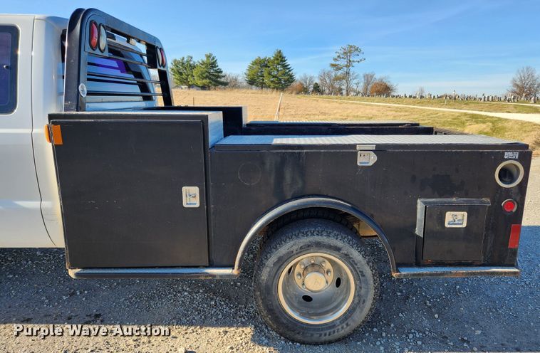 image for item JB9712 2008 Ford F350 Super Duty XLT  SuperCab utility bed pickup truck