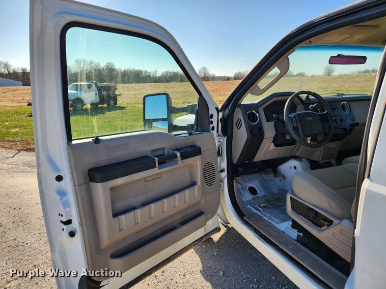 image for item JB9712 2008 Ford F350 Super Duty XLT  SuperCab utility bed pickup truck