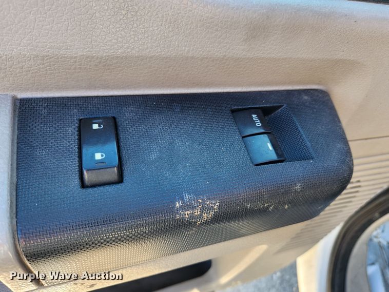 image for item JB9712 2008 Ford F350 Super Duty XLT  SuperCab utility bed pickup truck