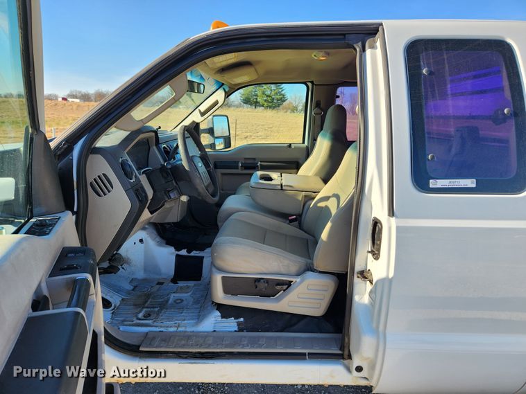 image for item JB9712 2008 Ford F350 Super Duty XLT  SuperCab utility bed pickup truck