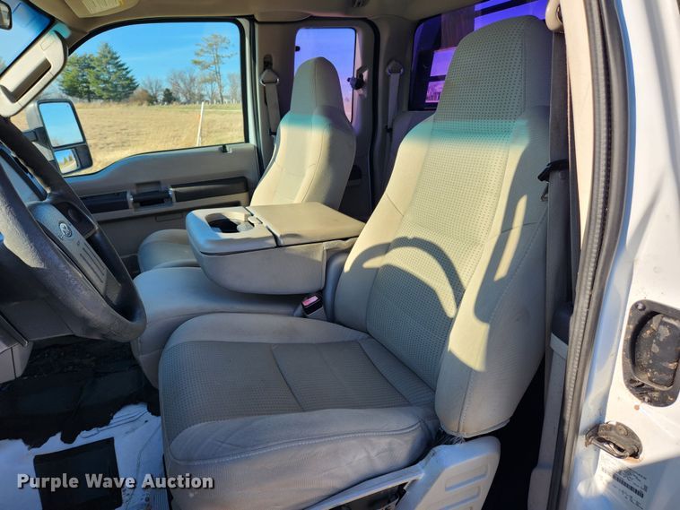 image for item JB9712 2008 Ford F350 Super Duty XLT  SuperCab utility bed pickup truck