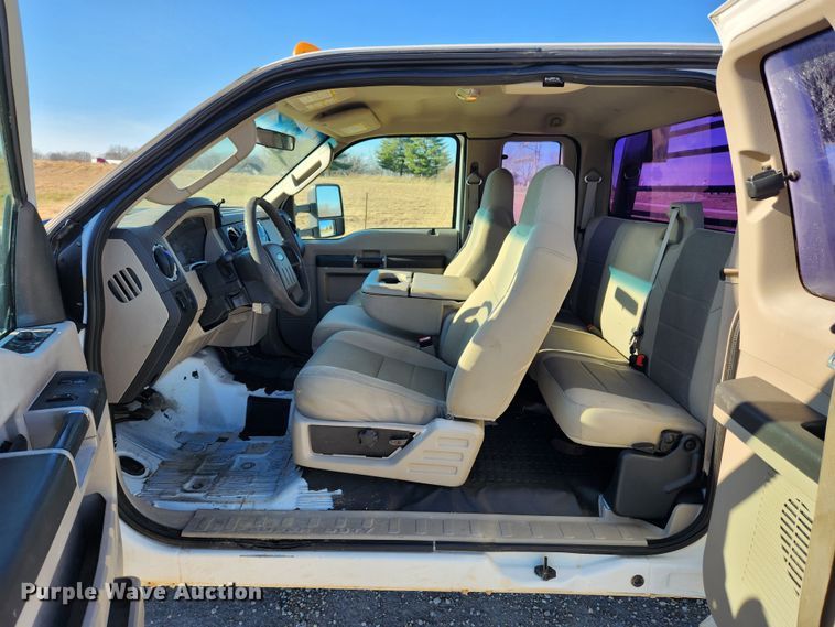 image for item JB9712 2008 Ford F350 Super Duty XLT  SuperCab utility bed pickup truck