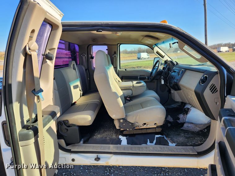 image for item JB9712 2008 Ford F350 Super Duty XLT  SuperCab utility bed pickup truck