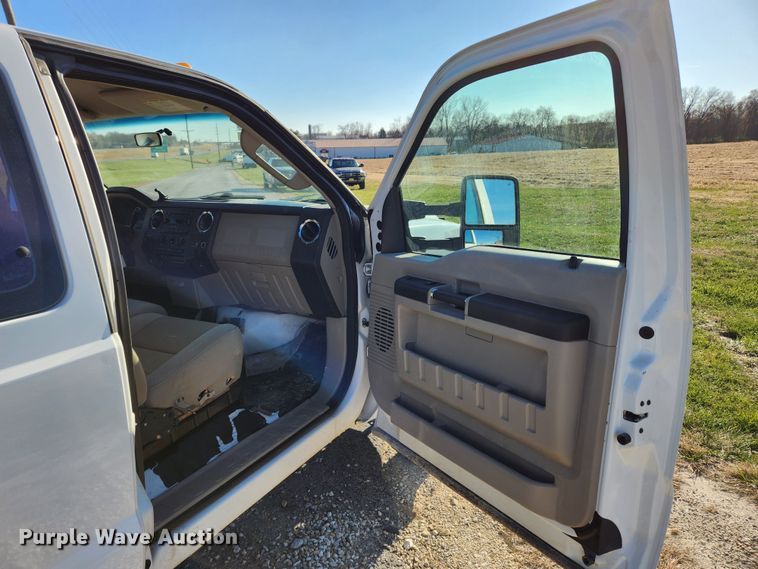 image for item JB9712 2008 Ford F350 Super Duty XLT  SuperCab utility bed pickup truck